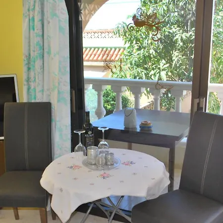 Impresionantes Vistas Al Mar En Este Estudio Con Terraza, Piscina, Bbq *