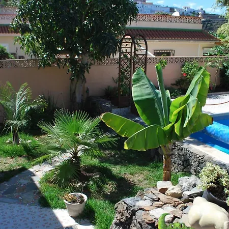 Impresionantes Vistas Al Mar En Este Estudio Con Terraza, Piscina, Bbq